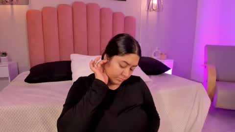 Leah online show from November 17, 1:23 pm