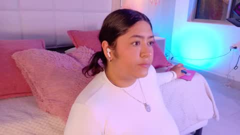 Snapshot of leah_bensoon chatting on September 15, 3:42 pm Leah online show from September 15, 3:42 pm