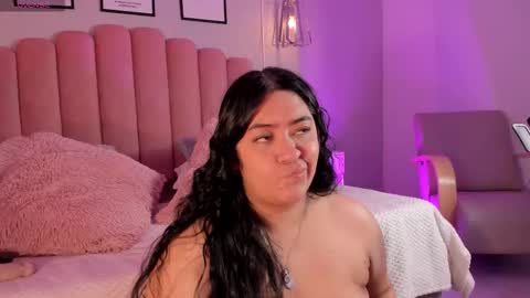 Leah online show from November 19, 2:39 pm