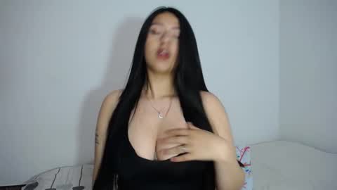 Snapshot of leah_cyrus chatting on February 21, 1:00 am leah_cyrus online show from February 21, 1:00 am