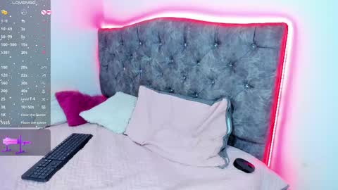 Snapshot of leah_thompsonn chatting on February 15, 8:45 pm online show from February 15, 8:45 pm