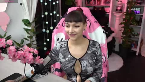 Leah online show from January 31, 4:27 pm