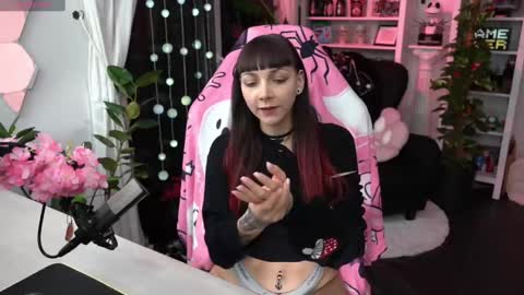 Leah online show from February 6, 8:56 pm