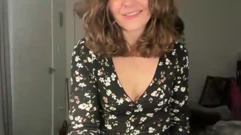 Leah Sparkles online show from March 23, 3:29 pm