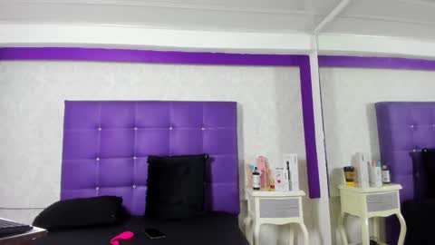 Snapshot of leamoreau__ chatting on October 15, 12:19 pm leamoreau__ online show from October 15, 12:19 pm