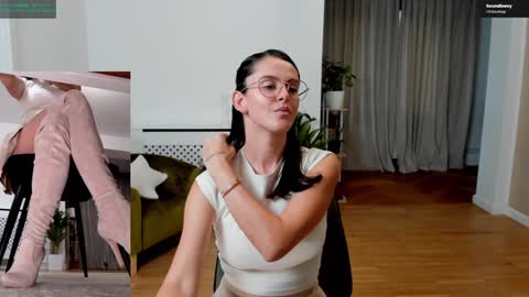 Elle  online show from September 27, 3:08 pm