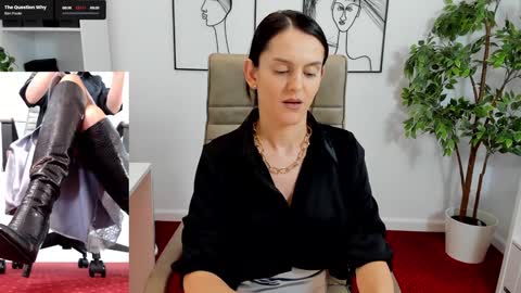 Elle  online show from January 27, 11:54 am