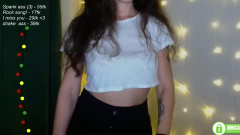 Snapshot of leia_bell chatting on March 2, 6:35 pm hey Im Leia and I love rock online show from March 2, 6:35 pm
