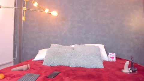 LEIGH ANGELS online show from October 2, 10:15 pm