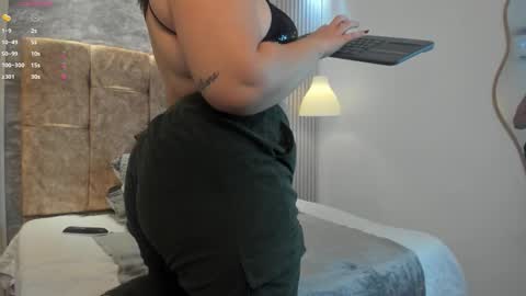 leilapons online show from November 15, 6:42 pm