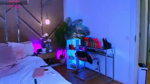 Lelie online show from July 22, 7:37 pm