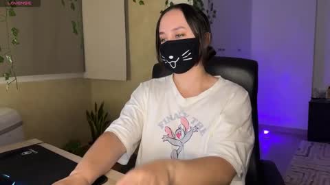 Snapshot of lemi_peachy chatting on October 11, 7:05 pm Lemi online show from October 11, 7:05 pm