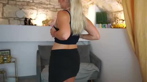 Snapshot of leokitty_ chatting on September 11, 1:55 pm leokitty online show from September 11, 1:55 pm