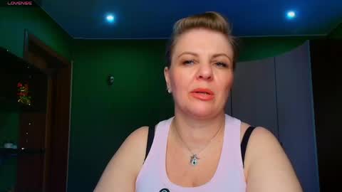 Leona tracie online show from May 20, 7:00 pm
