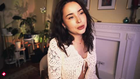 Snapshot of leonamell chatting on December 10, 10:05 pm Leo online show from December 10, 10:05 pm