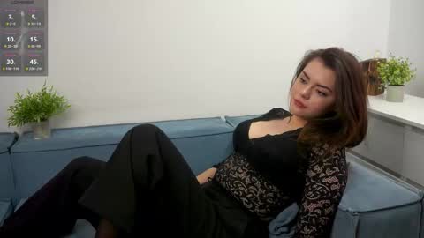 Mia online show from November 5, 9:14 am