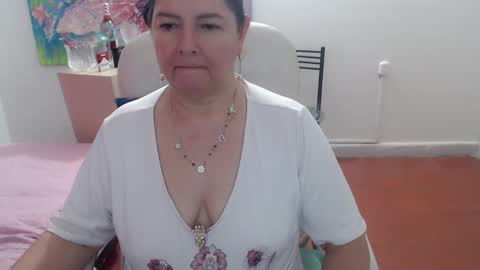 leonela   online show from October 21, 3:43 am