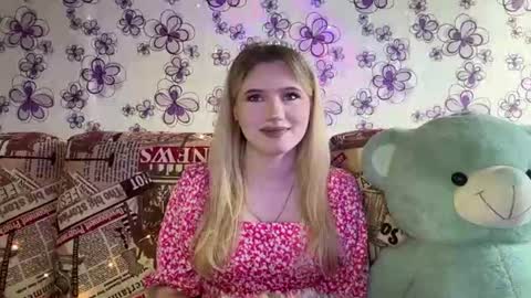 Mia online show from July 29, 9:31 am
