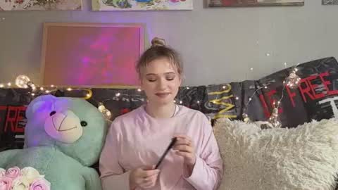 Mia online show from July 19, 10:17 am