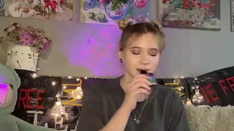 Mia online show from July 14, 10:21 am