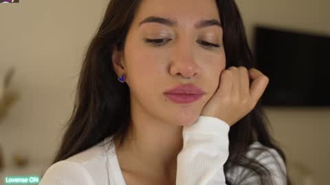 Leora online show from February 3, 3:38 pm