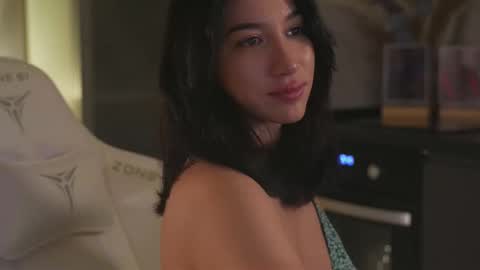 Leora online show from November 10, 5:41 pm