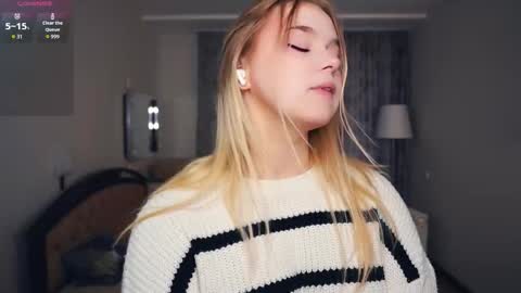 Snapshot of leotafredericks chatting on October 10, 5:45 am Hello everyone Im Lora Its my first day Were going to have fun together online show from October 10, 5:45 am