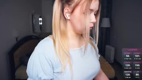 Snapshot of leotafredericks chatting on October 16, 5:21 am Hello everyone Im Lora Its my first day Were going to have fun together online show from October 16, 5:21 am