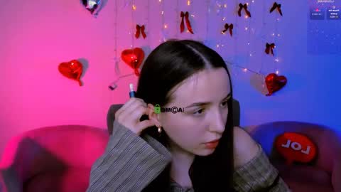 leslie_bird online show from May 7, 11:47 am