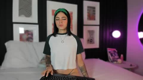 leslie_thompson online show from January 6, 8:12 pm