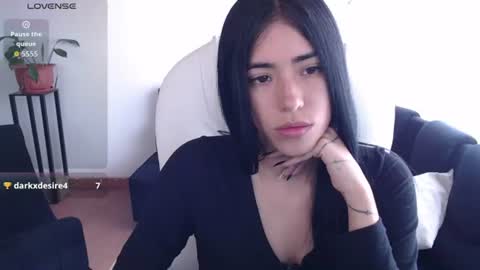 leslie  online show from August 6, 6:04 pm