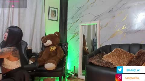 Snapshot of lesly_w chatting on October 20, 9:23 am I am here from Monday to Friday from 730 am to 130 pm Colombia time and saturday from 500 am to 1000 am .... Soon Blue page online show from October 20, 9:23 am