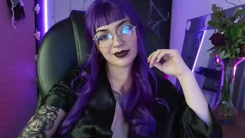 Snapshot of lessboobs_gh chatting on October 22, 6:13 pm Less online show from October 22, 6:13 pm