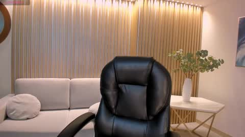 Lexie  online show from March 25, 8:45 pm