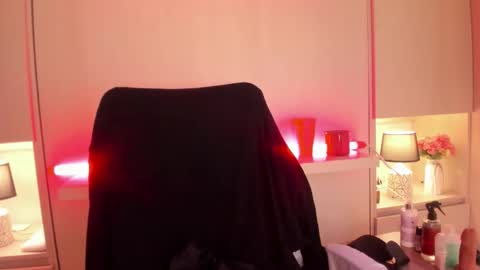 L I A  online show from February 5, 4:15 am