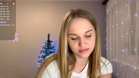 Mia online show from December 15, 3:17 pm