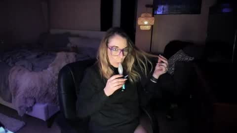 Hornystonerchick online show from January 5, 3:32 am