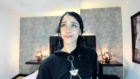 Snapshot of lhiamfitt chatting on January 7, 3:24 am lhiamfitt online show from January 7, 3:24 am