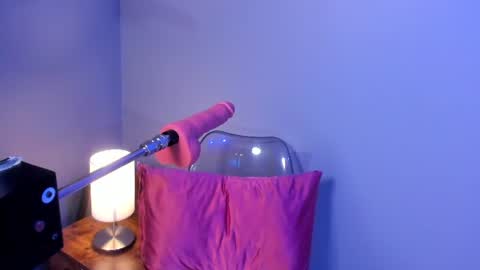 lia_owenss online show from July 17, 8:12 pm