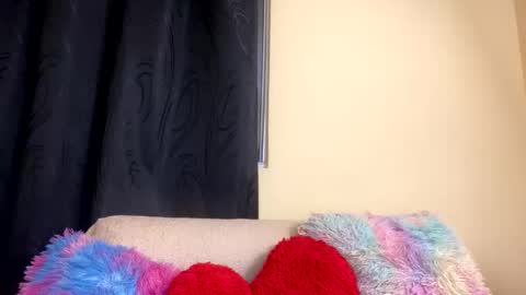 Little Queen Lia  online show from March 29, 1:37 am