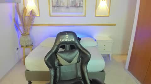 Lia  online show from December 19, 2:38 am