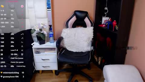 Lia Taylor online show from May 5, 8:23 pm