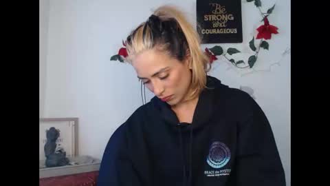 Lia Miller online show from December 18, 12:51 pm