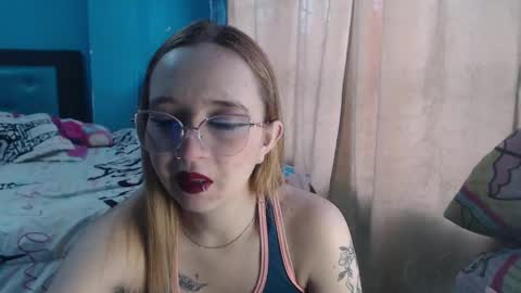 Snapshot of liaroberts1 chatting on February 13, 12:00 pm Lia Roberts online show from February 13, 12:00 pm
