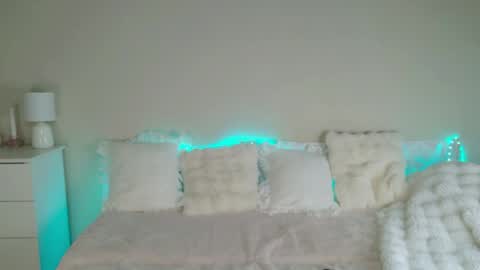 Lia online show from April 10, 1:50 pm