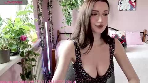 Welcome guys in my room Im Claire online show from May 31, 12:44 pm
