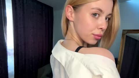 Snapshot of lil_elisa chatting on September 12, 2:02 pm Elisa online show from September 12, 2:02 pm
