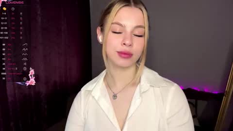 Snapshot of lil_elisa chatting on October 1, 11:59 am Elisa online show from October 1, 11:59 am