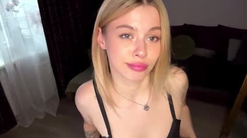 Snapshot of lil_elisa chatting on September 11, 1:55 pm Elisa online show from September 11, 1:55 pm