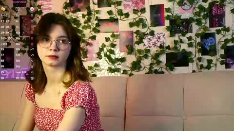Snapshot of lil_raysss chatting on February 13, 4:43 am Ray online show from February 13, 4:43 am